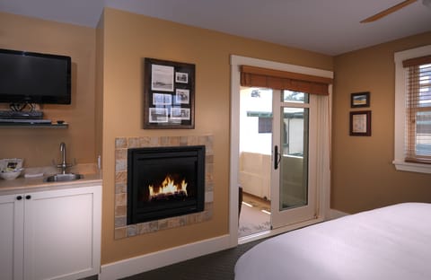 Egyptian cotton sheets, premium bedding, in-room safe