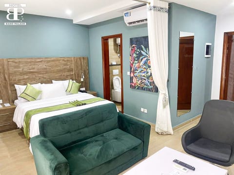 Junior Suite | Premium bedding, minibar, in-room safe, individually furnished