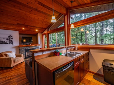 Cabin, 2 Bedrooms, Oceanfront (Nest) | Living room | 10-inch TV with cable channels