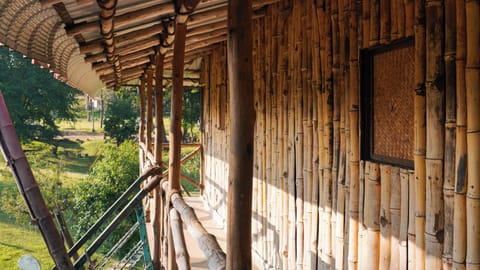 Tree House | Desk, free WiFi, bed sheets