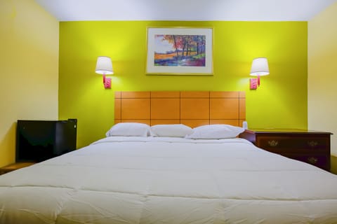 Room, 1 King Bed, Accessible | Free WiFi, bed sheets