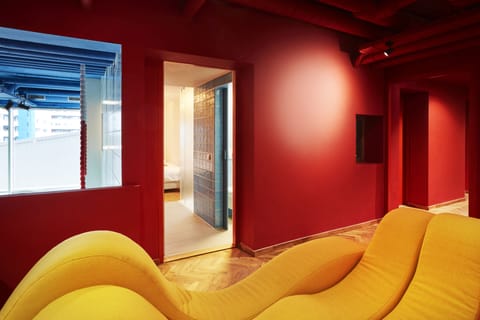 Vertical Swimming Pool | Iron/ironing board, free WiFi, bed sheets