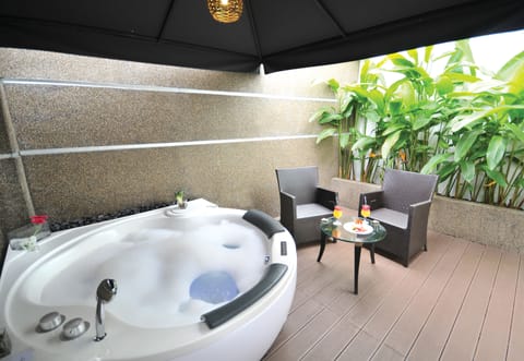 Junior Family Suite with Bathtub | Balcony