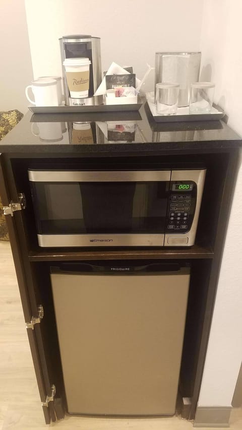 1 bedroom, desk, iron/ironing board, free cribs/infant beds