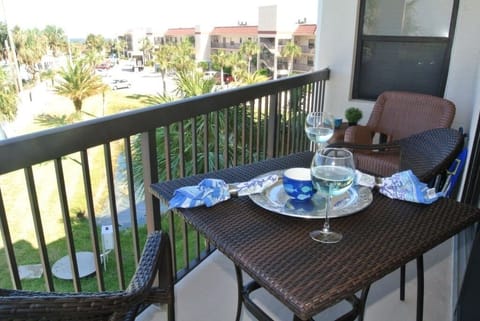 Condo, 2 Bedrooms | Outdoor dining