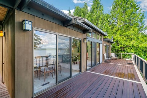 House, 3 Bedrooms | Balcony