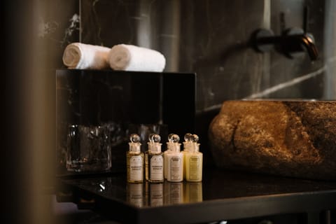 Shower, hair dryer, bathrobes, slippers