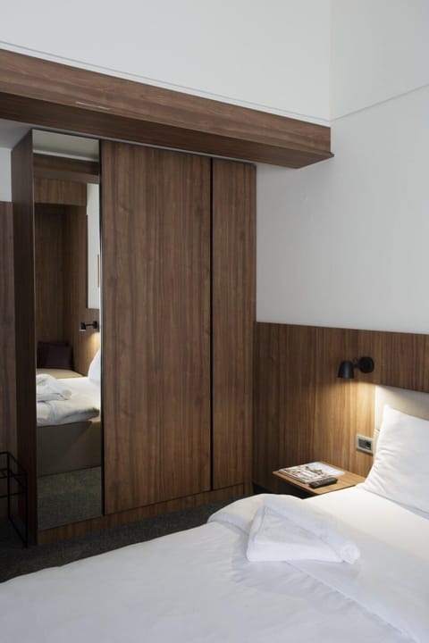 Egyptian cotton sheets, premium bedding, minibar, in-room safe