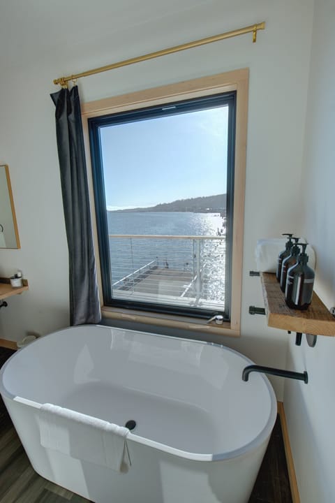 Luxe Ice House King 2nd Floor | Frette Italian sheets, premium bedding, desk, blackout drapes