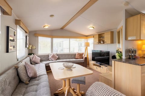 Family Mobile Home, Private Bathroom, Garden View (Luxury Static Caravan) | Lounge
