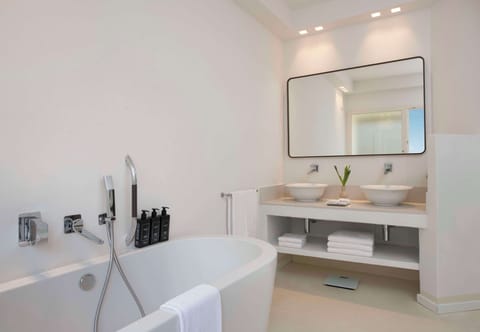 Suite (Incanto) | Bathroom | Hair dryer, slippers, towels