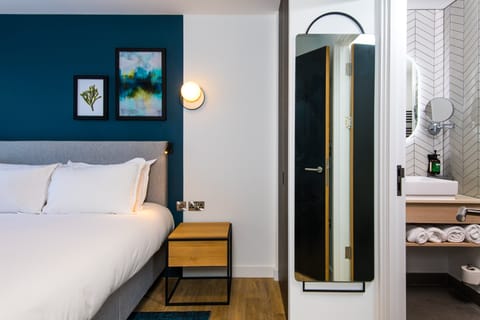 Individually decorated, individually furnished, desk, soundproofing