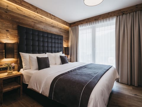 In-room safe, free WiFi, bed sheets