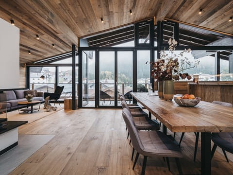 Penthouse, 5 Bedrooms, Sauna | In-room safe, desk, blackout drapes, soundproofing