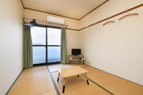 Japanese Room Compact up to 2 guests, Smoking | Free WiFi, bed sheets