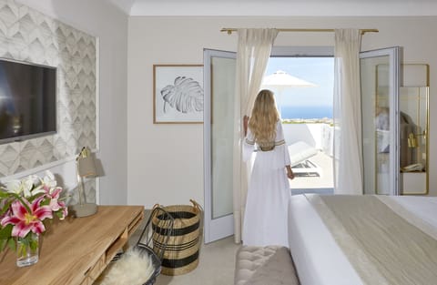 Deluxe Villa, 2 Bedrooms, Private Pool, Vineyard View | Premium bedding, minibar, in-room safe, individually decorated