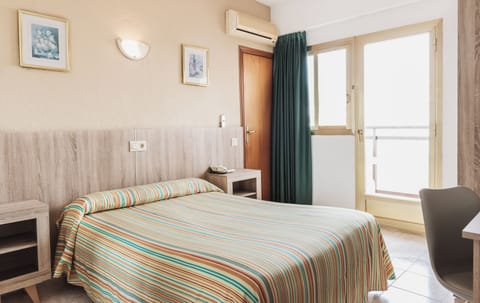 Superior Double or Twin Room, 1 Double or 2 Twin Beds | In-room safe, desk, bed sheets