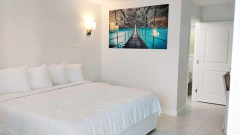 Superior Room, 1 King Bed | Desk, free WiFi, bed sheets