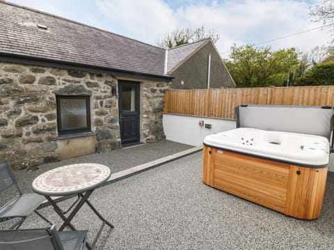 Cottage | Property grounds