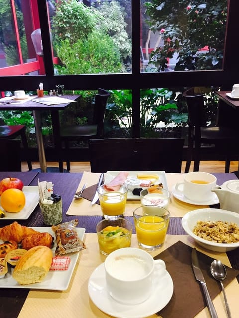 Buffet breakfast for a fee