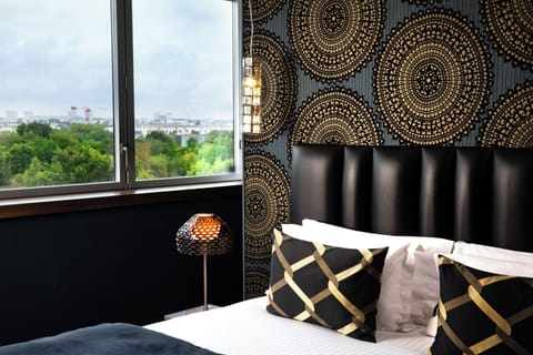 Junior Suite, 1 Queen Bed (Twin bed on request) | Premium bedding, pillowtop beds, minibar, in-room safe