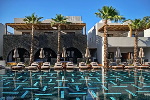 Seasonal outdoor pool, open 10:00 AM to 7:00 PM, pool umbrellas
