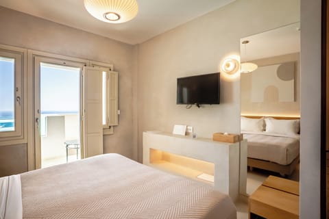 Crystal Deluxe Double with Hot Tub and Caldera View | Premium bedding, minibar, in-room safe, soundproofing