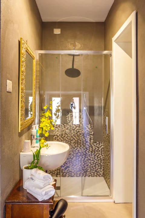 Deluxe Double or Twin Room | Bathroom | Combined shower/tub, hair dryer, bidet, soap