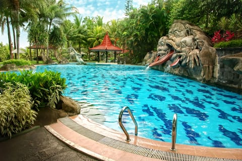 Outdoor pool, sun loungers