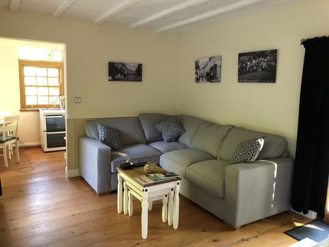 Apartment, 1 Bedroom, Patio, Garden View | Lounge