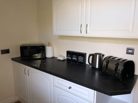 Apartment, 1 Bedroom, Patio, Garden View | Interior