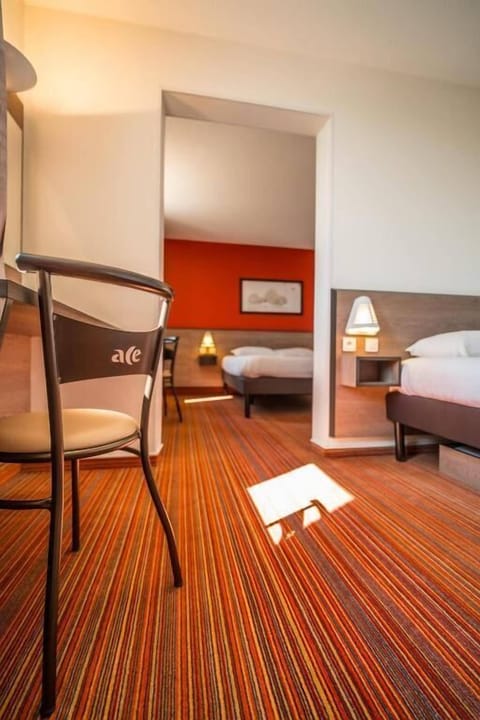 Suite | Premium bedding, individually furnished, desk, blackout drapes