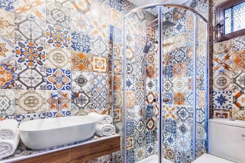 Family Apartment, 1 Bedroom, Kitchen, Partial Sea View | Bathroom | Shower, hair dryer, slippers, towels