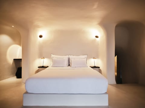 Grand Villa | Premium bedding, minibar, in-room safe, individually decorated