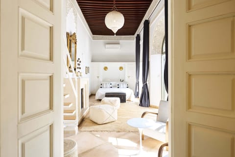 Deluxe Suite | Egyptian cotton sheets, premium bedding, pillowtop beds, in-room safe