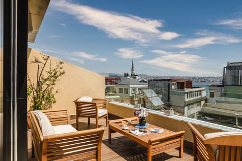 Luxury Room, 1 Bedroom | Egyptian cotton sheets, premium bedding, minibar, in-room safe