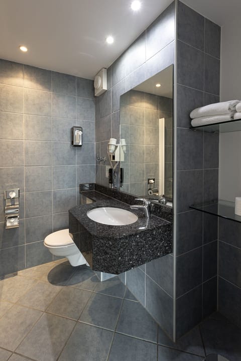 Grand Double Room, Courtyard View | Bathroom | Hair dryer, towels