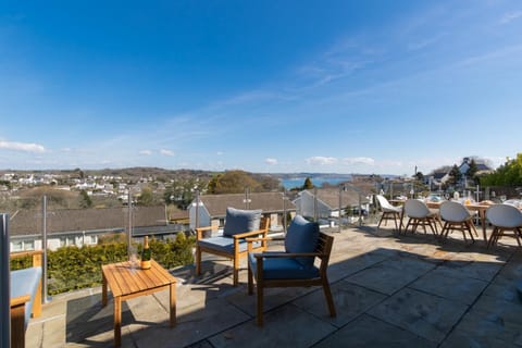 House | 6 bedrooms, WiFi