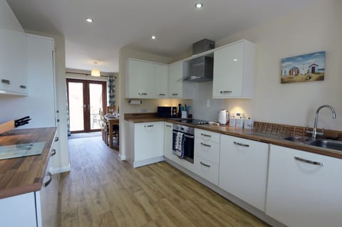 House | 4 bedrooms, WiFi