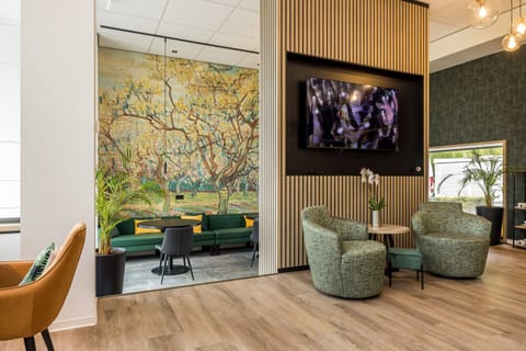 Daily full breakfast (EUR 21.5 per person)