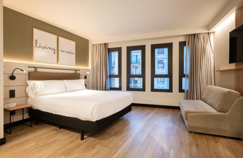 Deluxe Room | Desk, soundproofing, WiFi (free), bed sheets