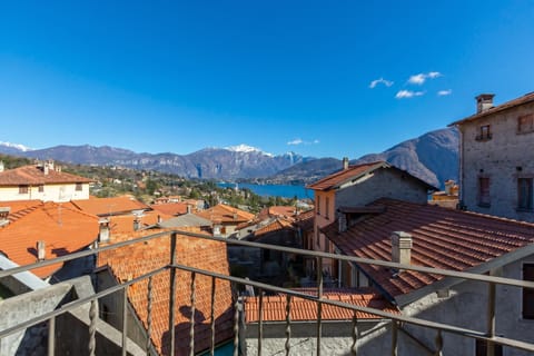 Family Apartment, 2 Bedrooms, 2 Bathrooms, Mountainside (Mezzegra Le ERE) | Balcony