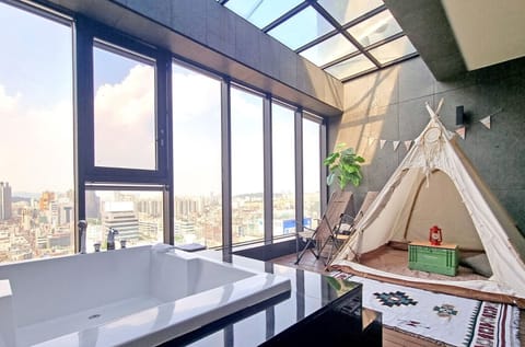 Premium Terrace | Premium bedding, in-room safe, blackout drapes, soundproofing