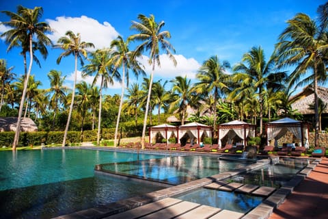 2 outdoor pools, sun loungers