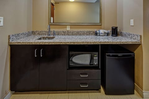 39-inch flat-screen TV with cable channels, TV