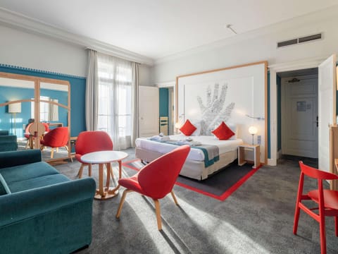 Privilege, Premium Room, 1 Queen Bed with Sofa bed | Premium bedding, pillowtop beds, in-room safe, blackout drapes