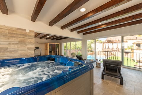Indoor spa tub