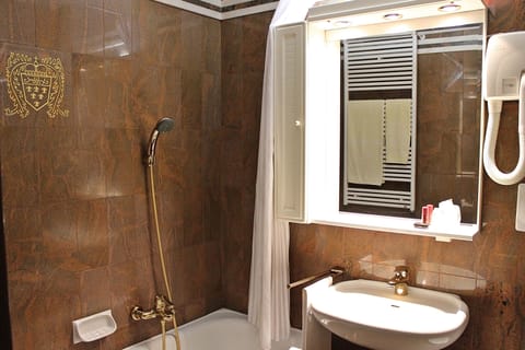 Standard Single Room | Bathroom | Bathtub, hair dryer, towels, soap