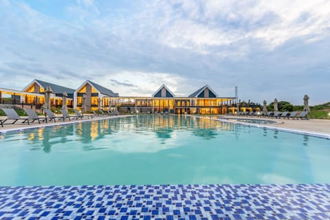 Outdoor pool, pool umbrellas, sun loungers