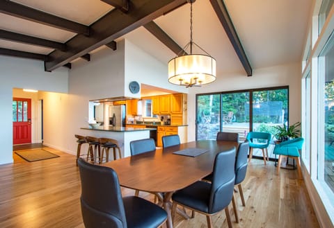 House, 2 Bedrooms | Private kitchen | Fridge, oven, coffee/tea maker, toaster